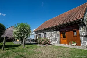 Image of AT THE BARN - PERPEZAT