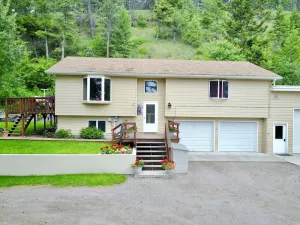 Image of Woodsy Escape Located south of Kalispell Montana