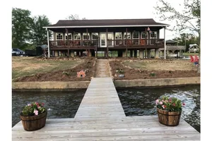 Image of Waterfront house on Weiss Lake