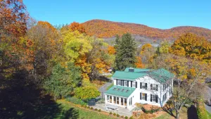 Image of Luxurious Farmhouse - 8 mins to Beaver Stadium