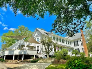 Image of Winter Getaway at the \"Gardenia\" Suite -Hottub, kayaks, fire pit, & lake access!