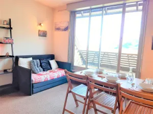 Image of Charming Studio with Cabin, Sleeps 6 - Ski-In\/Ski-Out, Fully Equipped, Ski Locker, and Elevator