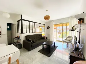 Image of Bright flat near to the beach & harbor
