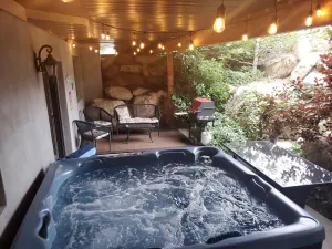 Image of Great Sandy apartment with hot tub and pool table!