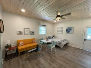Image of Beautifully Renovated Studio 2 Miles From Marina!