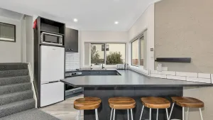 Image of Parkwood 5 - 2BR Split Level l Spa Bath l BBQ l Central Location l WiFi
