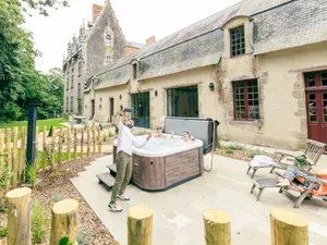Image of Château historique avec jardin, spa et salle de sport, idéal pour séminaires ou séjours détente - FR-1-426-516