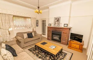 Image of Hillside Cottage │ Comfy, Spacious, Walk to CBD & Stannies