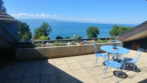 Image of Waterfront apartment with lake view and direct access