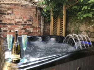 Image of Central townhouse with hot tub jacuzzi bath and 3D TV room