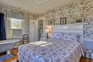 Image of 1 Lovely Suite in Bar Harbor Open Hearth Inn