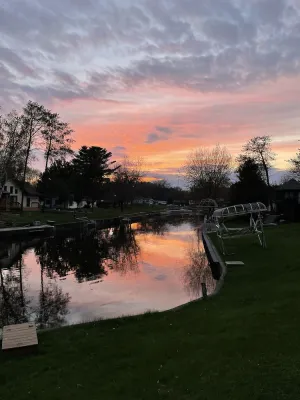 Image of Lakefront Lodge w\/Hot Tub | Castle Rock Lake Escape