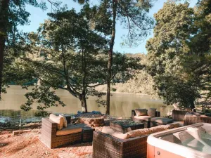 Image of Cozy Cabin on Lake front with Hot tub & firepit