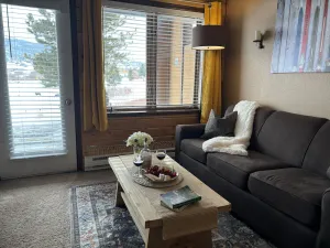 Image of Pool~Hot Tubs~Views~Sleeps 4~Studio~Free WiFi~Near RMNP & Winter Park! 18