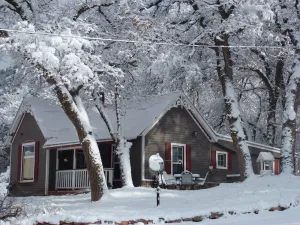 Image of Charming Victorian Farmhouse, Privacy, Wi-FI , 5 min to Durango