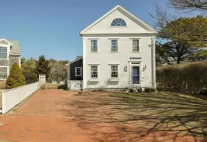Image of Cheerful 5 br Nantucket home; perfect for families