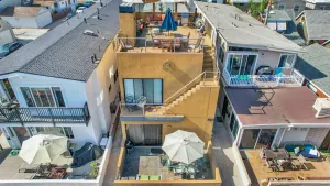 Image of Well Decorated Upper Unit - Short Walk to Beach