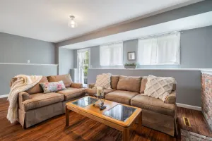 Image of Cheerful Henrietta 4BDRM. w\/Garage - Pets welcome!