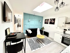 Image of Vibrant Bungalow 2 Bedroom Flat with secure private parking