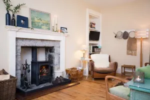 Image of A romantic hideaway for two in the woods