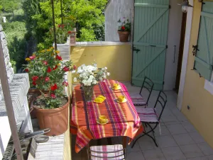 Image of Air-conditioned country cottage with wifi and shaded terrace facing the Luberon