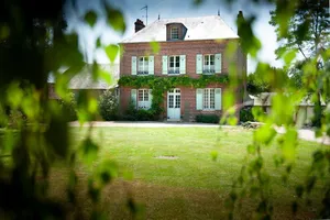 Image of Morgny: House with walled garden and above ground pool heated from May to September.