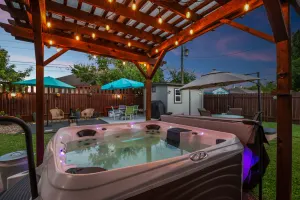 Image of Spacious 3bdrm w\/ hot tub 20 mins from DT Austin