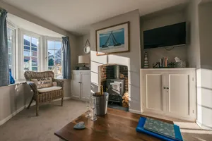Image of Charming 2 bedroom cottage in Lymington, very close to town, marina & sea walks