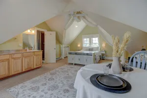 Image of Ft Collins Tree Top Loft in Center of Old Town