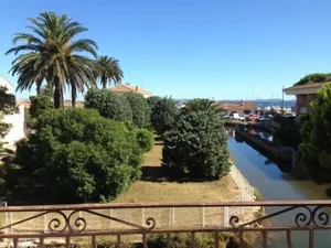 Image of Bright house facing the sea with large terrace and garden