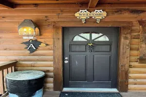 Image of Great cabin with a warm and cozy mountain feel