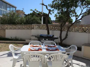 Image of Cozy Renovated House, 100m from Beach, 6 Guests, Terrace, Garage