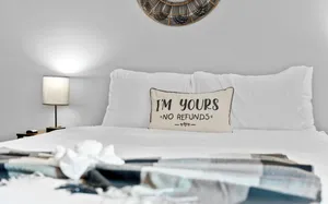 Image of Chic Suite\/Mins to L Train \/Laundry\/Free Parking