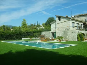 Image of Charming air-conditioned 2 room apartment adjoining a stone house
