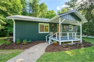 Image of Creekside bungalow with a hot tub, walking distance to downtown Nashville