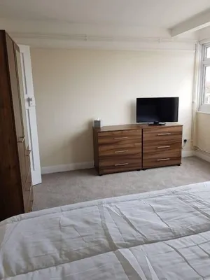 Image of 2 Bed apartment nr Gunwharf, shops and University