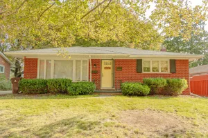 Image of Renovated 3 bed\/2.5 bath with fast wifi & 100\" projector near the BIG HOUSE!