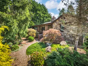 Image of The Zen Den-Beautiful Home\/Gardens\/Walk to Downtown\/Gas BBQ\/Hot Tub\/Fire Pit