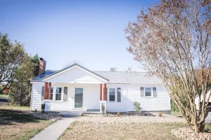 Image of Modern Cottage Near Hospitals and Brewery!