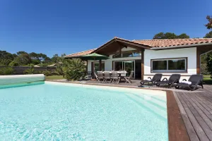Image of Villa avec piscine pétanque ping-pong garage près golf plage
