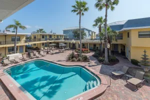 Image of Affordable! Steps to Beach, King Bed, Grill, Free WiFi &TV, Great Dinning & Shopping.