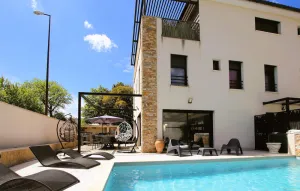 Image of Amazing Home In Avignon With Kitchen