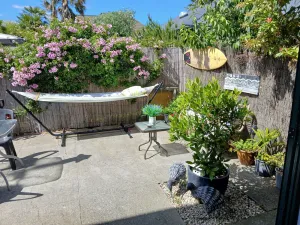 Image of 2 Kiwis on ward, Tiny house living, Rustic charm! Breakfast choices included!