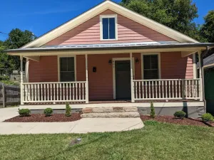 Image of Casa Rosa - 2br West End Bungalow