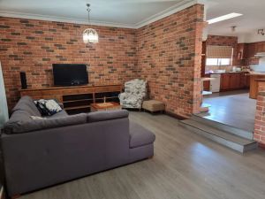 Image of Pet Friendly\nLarge 3 Bedroom House \n2 Living Areas\nEnsuite & Outdoor Areas