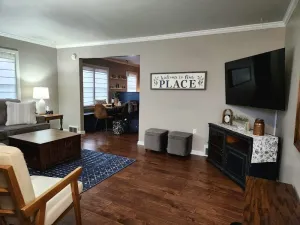 Image of Large Cozy House Near NexusPark Air Hockey