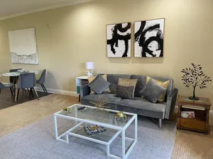 Image of Chic 2BR W\/balcony, GREAT location 2FREEParking