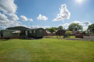 Image of Coach House at Oaks Barn Farm Alcester with optional hire Salt water hot tub