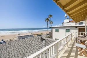 Image of Oceanfront Dream Home w\/ Jacuzzi