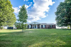 Image of Franklin Ridge Farms Winchester ; Lexington 20 min. & Stanton 15min.